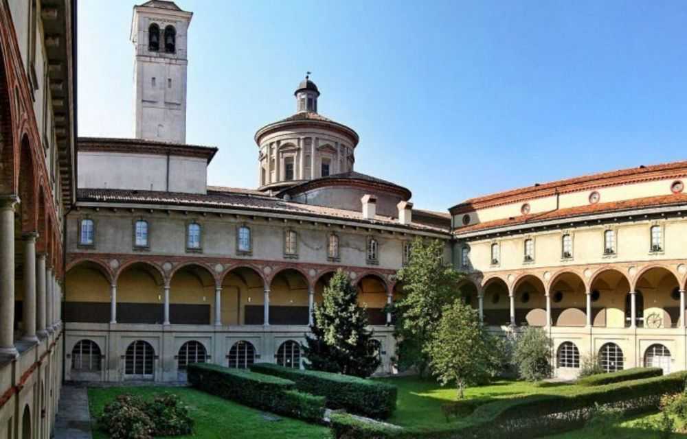Национальный музей науки и техники «Леонардо да Винчи» расположен в Милане и хранит самые известные рисунки, деревянные модели и изобретения великого гения. Он расположен в здании старинного монастыря в  находится в 2 км от знаменитого собора Дуомо, имеет