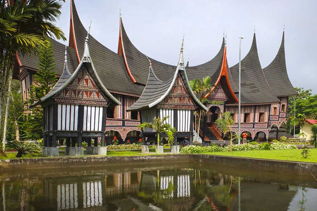Фото Букит Лаванг в Индонезии. Большая галерея качественных и красивых фотографий Букит Лаванг, которые Вы можете смотреть на нашем сайте...