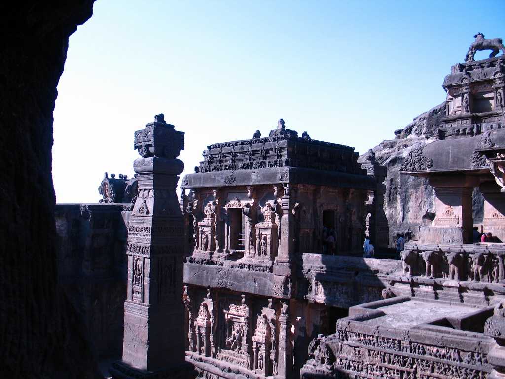 Пещеры аджанты: уникальный храмовый монастырский пещерный комплекс в индии