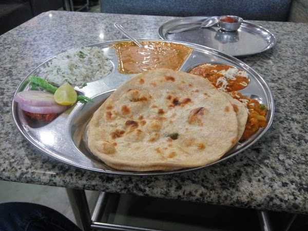 Кухня ахмедабада | лучшие рестораны и кафе в ахмадабаде, куда сходить покушать | ахмедабад для гурманов