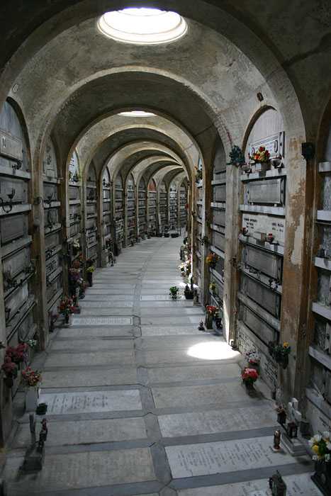 Монументальное кладбище стальено