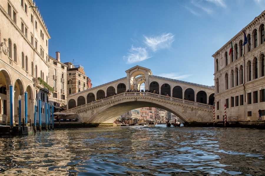 Узнай где находится Мост Риальто на карте Венеции (С описанием и фотографиями). Мост Риальто со спутника